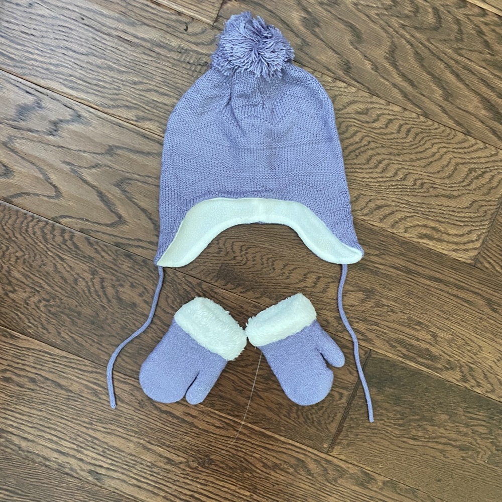 Hat and mittens for baby girls